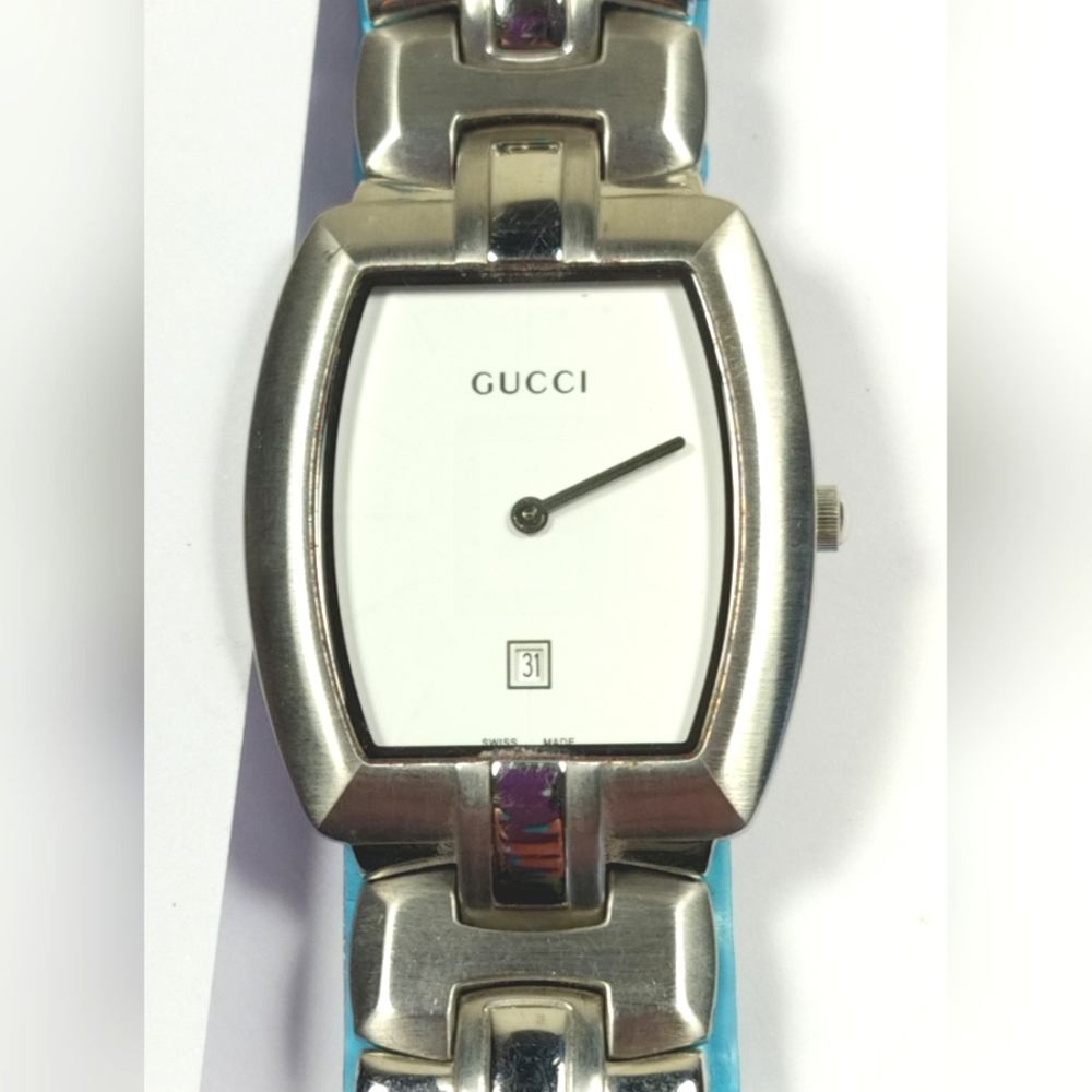 Gucci Women's Watch in New Condition *Needs battery replacement* - Picture 5 of 11